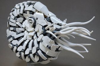 Ausgefeilte Designs von Mitsuru Nikaido verwandeln Tiere und Insekten in komplexe LEGO Roboter
